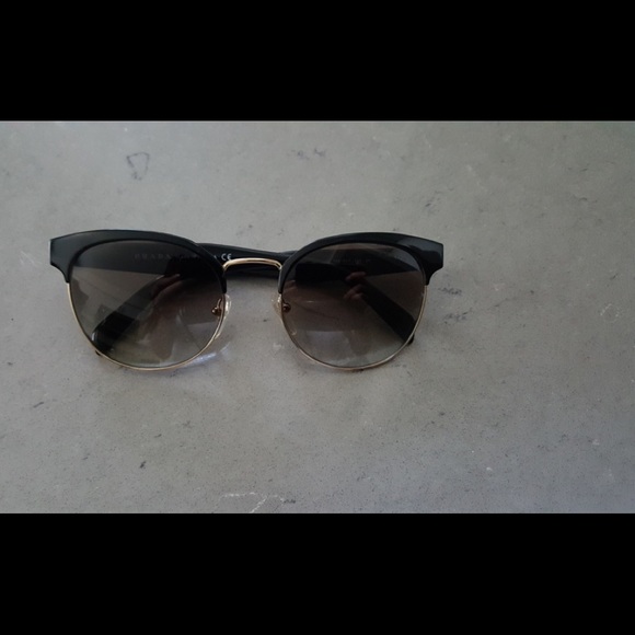 Authentic Prada sunglasses - Picture 2 of 5